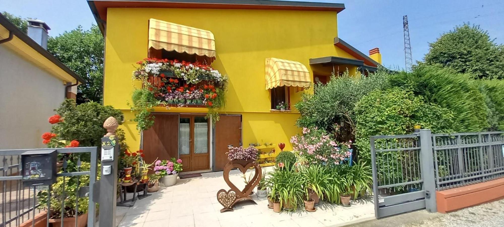 Modern Cozy Apartment Near The Colosseum In Rome — Photos 1